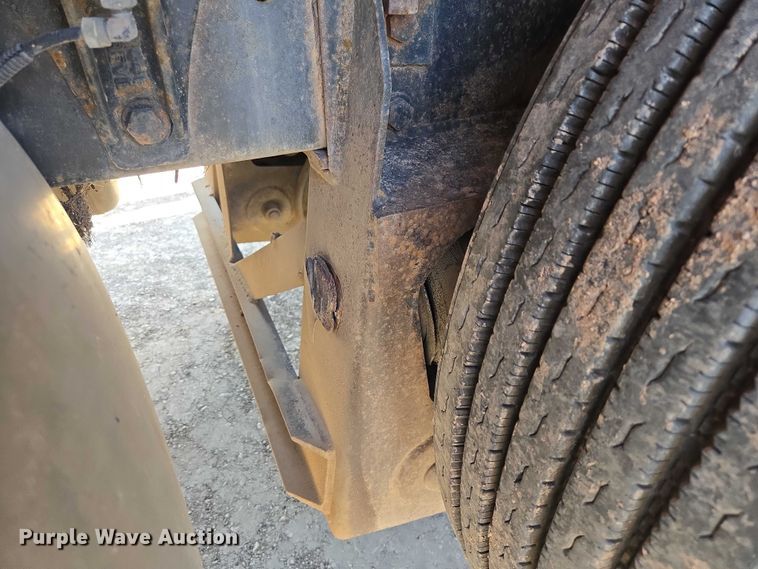 image for item EB1411 1995 Peterbilt 379 semi truck