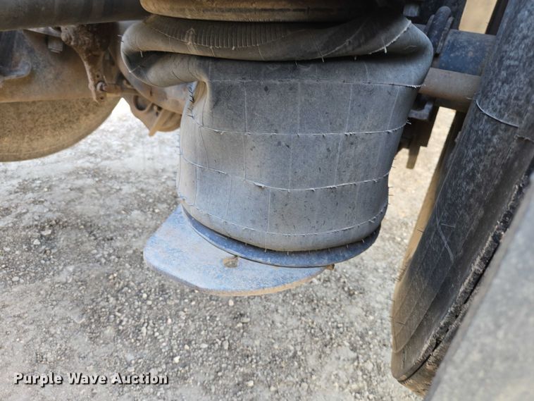 image for item EB1411 1995 Peterbilt 379 semi truck