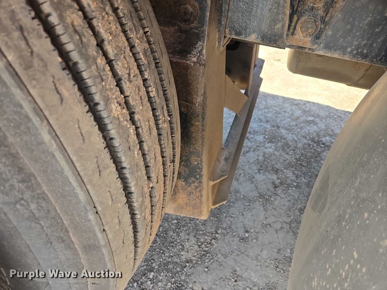 image for item EB1411 1995 Peterbilt 379 semi truck