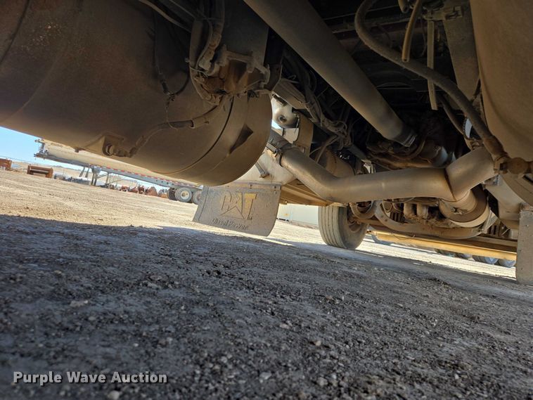 image for item EB1411 1995 Peterbilt 379 semi truck