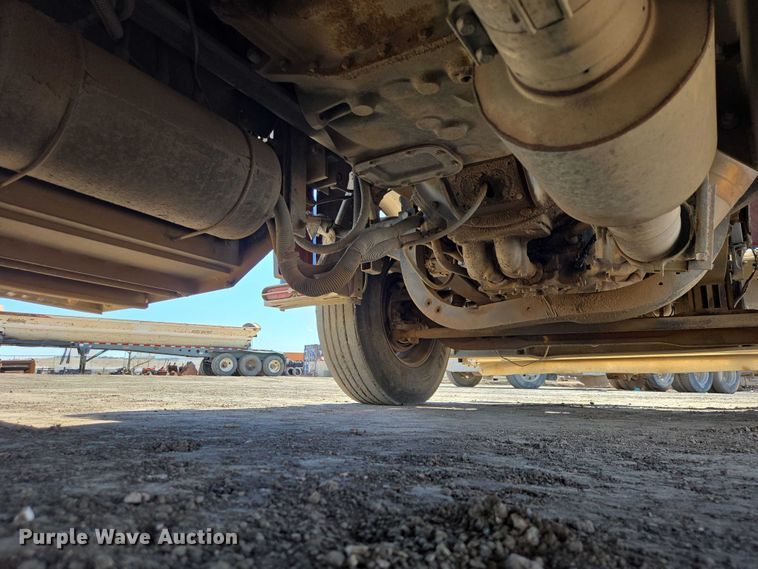 image for item EB1411 1995 Peterbilt 379 semi truck