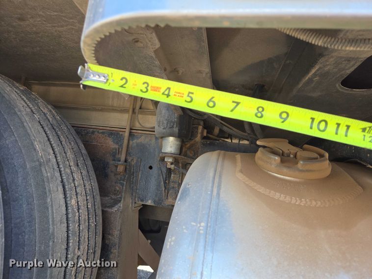 image for item EB1411 1995 Peterbilt 379 semi truck