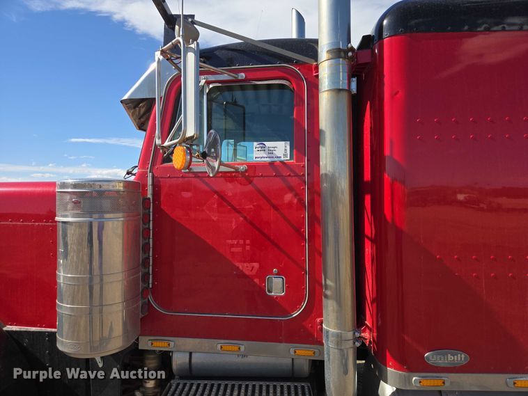 image for item EB1411 1995 Peterbilt 379 semi truck