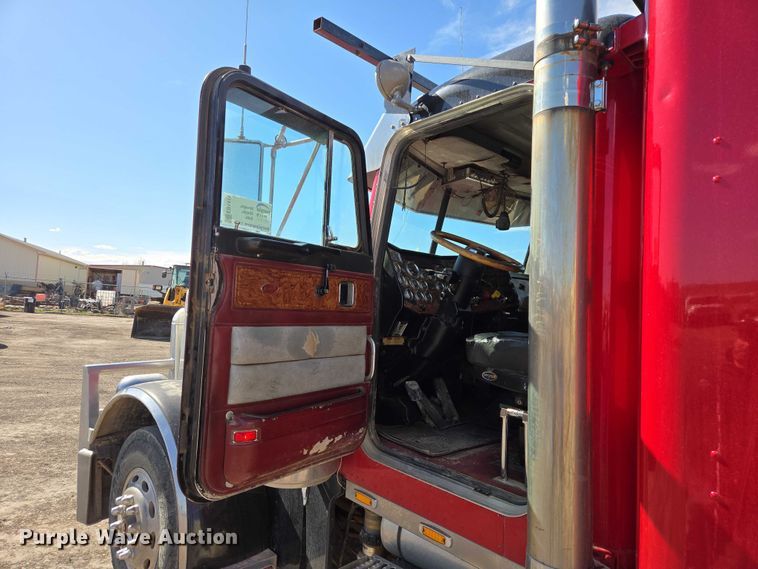 image for item EB1411 1995 Peterbilt 379 semi truck