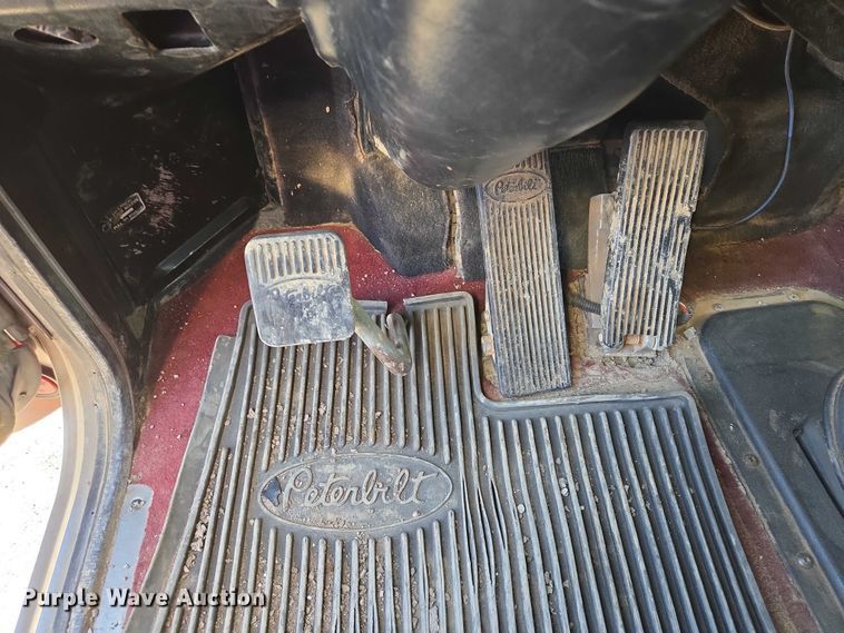 image for item EB1411 1995 Peterbilt 379 semi truck