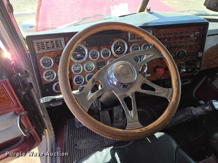 image for item EB1411 1995 Peterbilt 379 semi truck