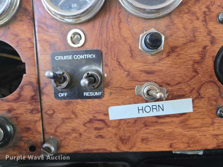 image for item EB1411 1995 Peterbilt 379 semi truck