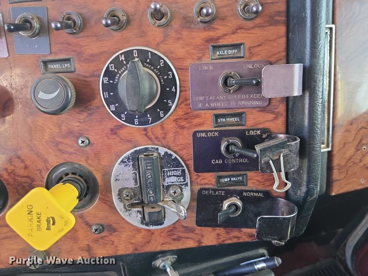 image for item EB1411 1995 Peterbilt 379 semi truck