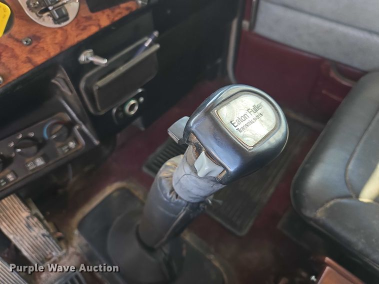 image for item EB1411 1995 Peterbilt 379 semi truck
