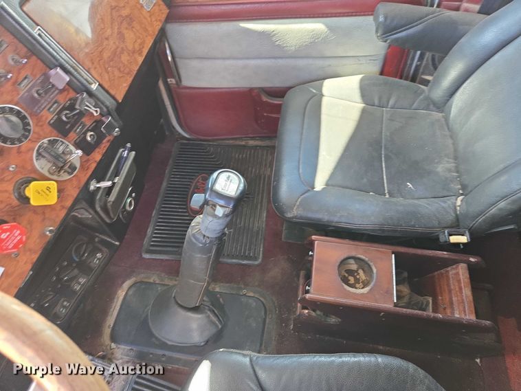 image for item EB1411 1995 Peterbilt 379 semi truck