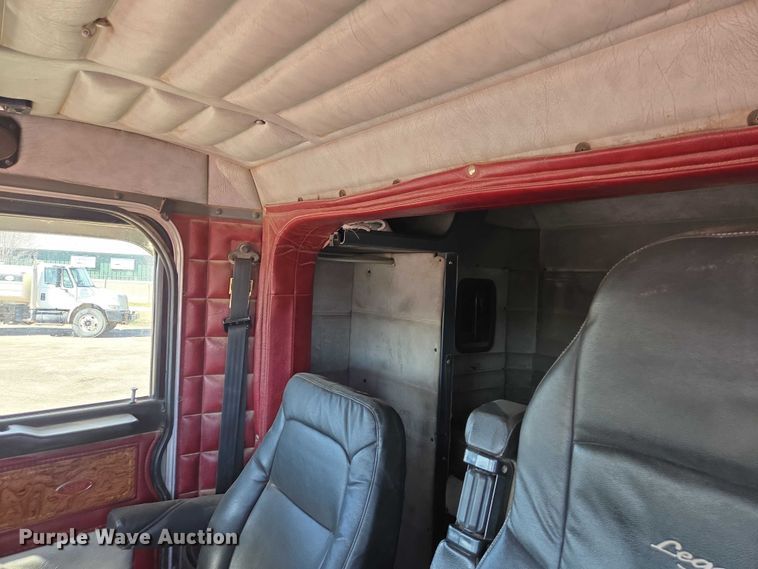 image for item EB1411 1995 Peterbilt 379 semi truck