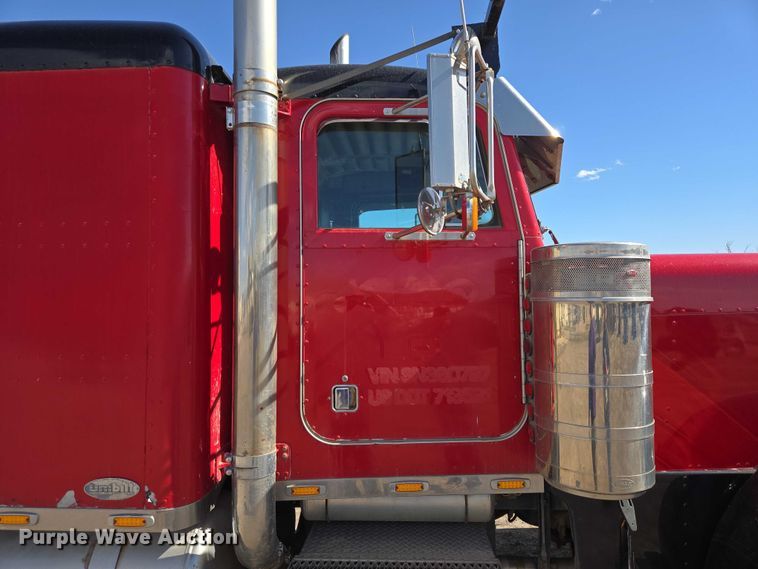 image for item EB1411 1995 Peterbilt 379 semi truck