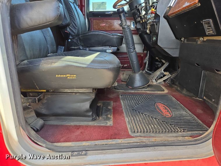 image for item EB1411 1995 Peterbilt 379 semi truck