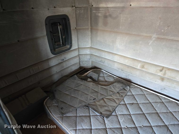 image for item EB1411 1995 Peterbilt 379 semi truck