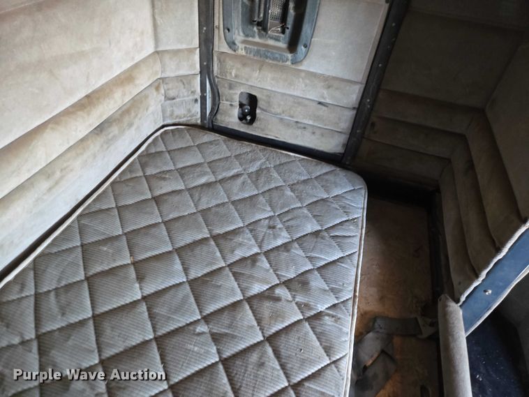 image for item EB1411 1995 Peterbilt 379 semi truck