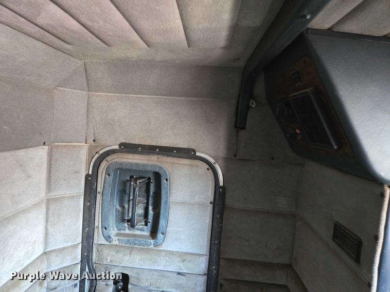 image for item EB1411 1995 Peterbilt 379 semi truck