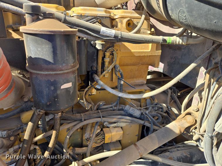 image for item EB1411 1995 Peterbilt 379 semi truck