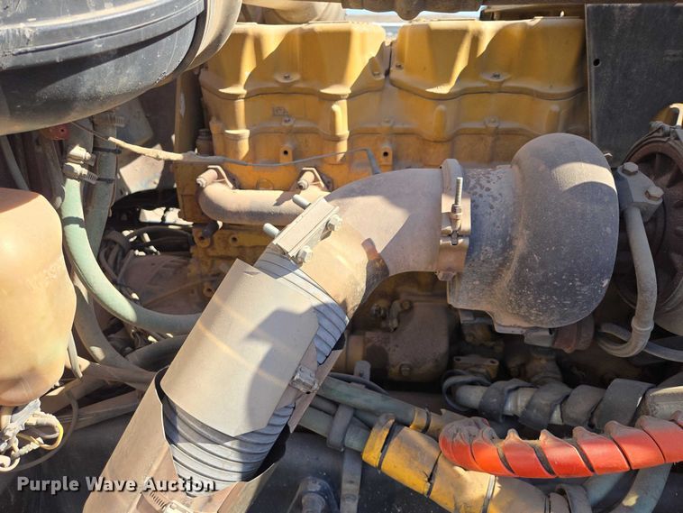 image for item EB1411 1995 Peterbilt 379 semi truck