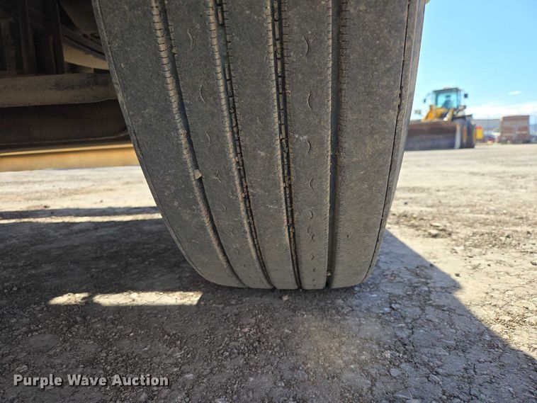 image for item EB1411 1995 Peterbilt 379 semi truck