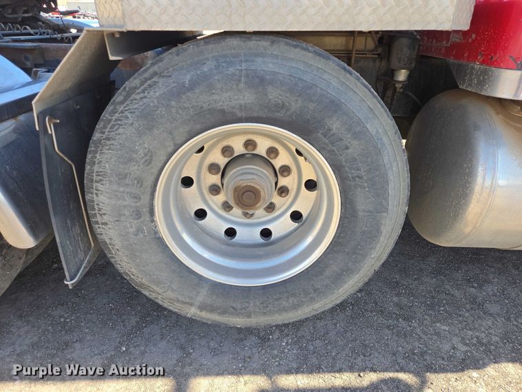 image for item EB1411 1995 Peterbilt 379 semi truck