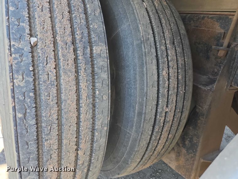 image for item EB1411 1995 Peterbilt 379 semi truck