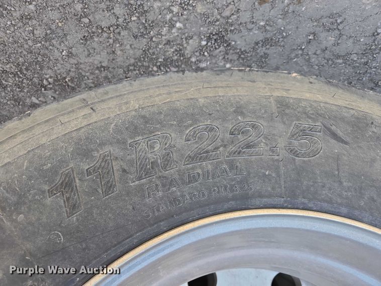 image for item EB1411 1995 Peterbilt 379 semi truck