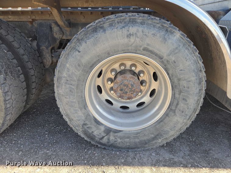 image for item EB1411 1995 Peterbilt 379 semi truck