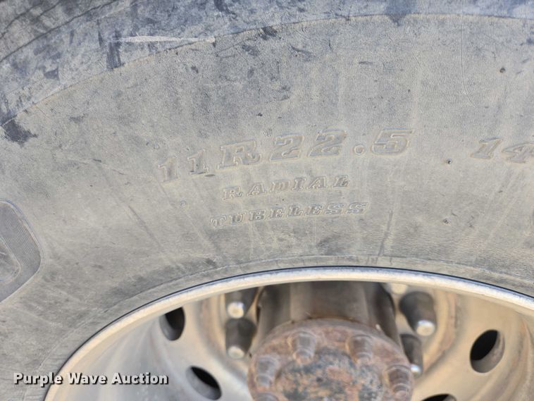 image for item EB1411 1995 Peterbilt 379 semi truck