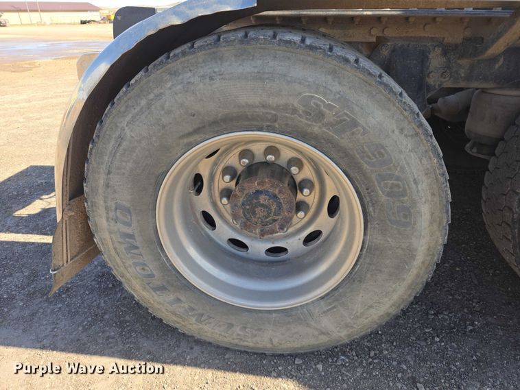 image for item EB1411 1995 Peterbilt 379 semi truck