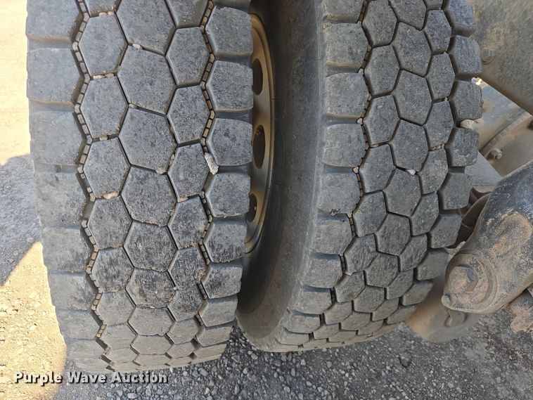 image for item EB1411 1995 Peterbilt 379 semi truck