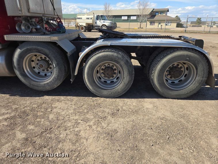 image for item EB1411 1995 Peterbilt 379 semi truck