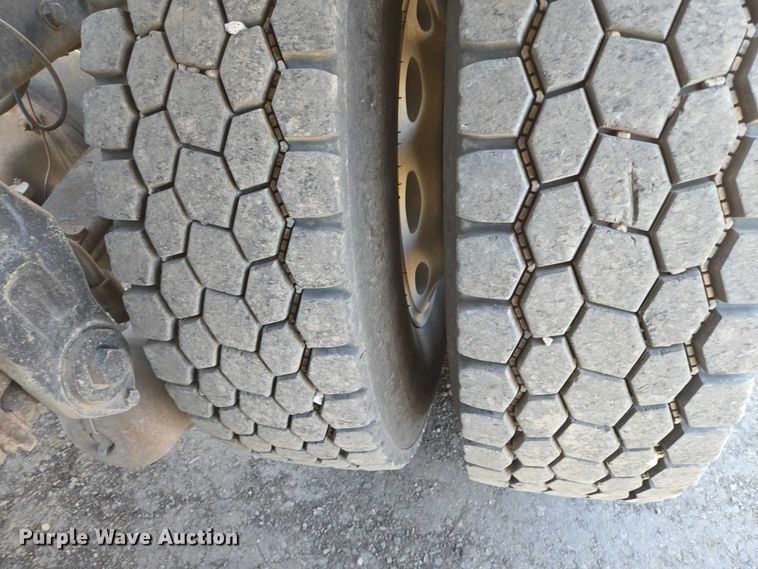 image for item EB1411 1995 Peterbilt 379 semi truck