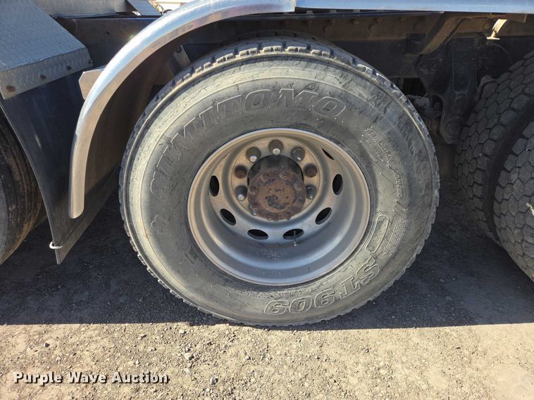 image for item EB1411 1995 Peterbilt 379 semi truck