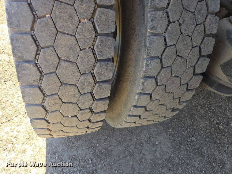 image for item EB1411 1995 Peterbilt 379 semi truck