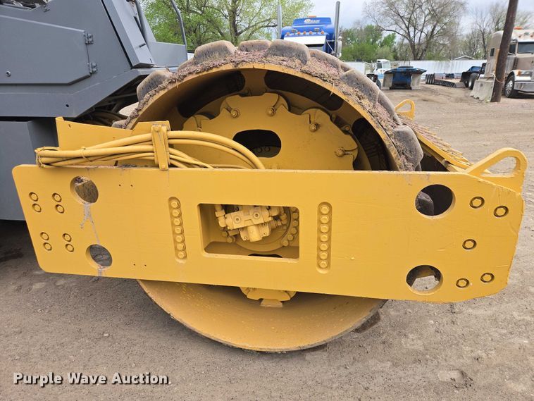 image for item EB1415 1999 Bomag BW 213PDH-3 single drum vibratory roller