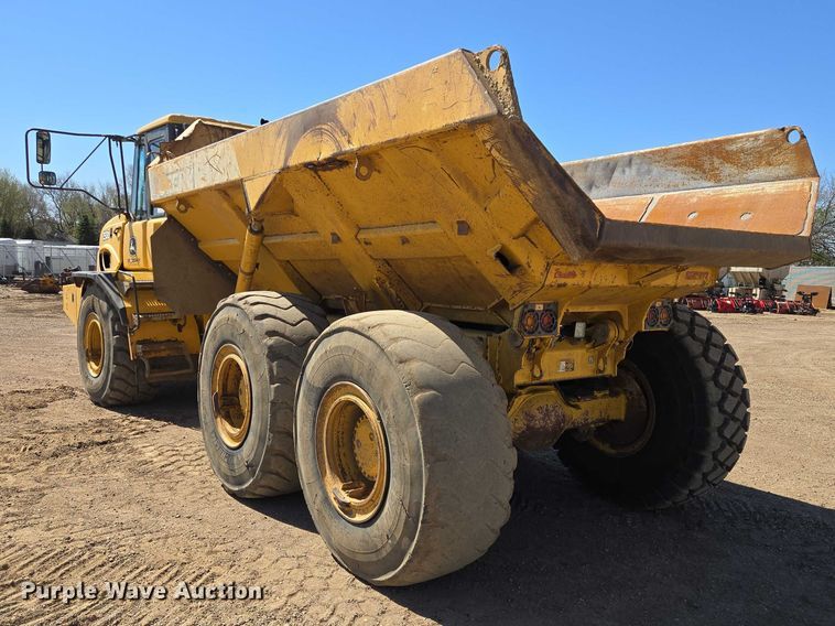 image for item EB1418 2008 John Deere 250D articulated haul truck