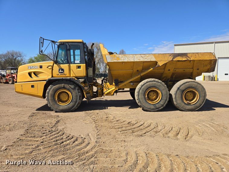 image for item EB1418 2008 John Deere 250D articulated haul truck