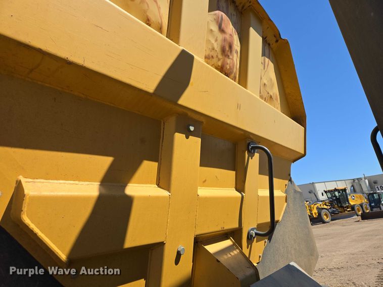 image for item EB1418 2008 John Deere 250D articulated haul truck