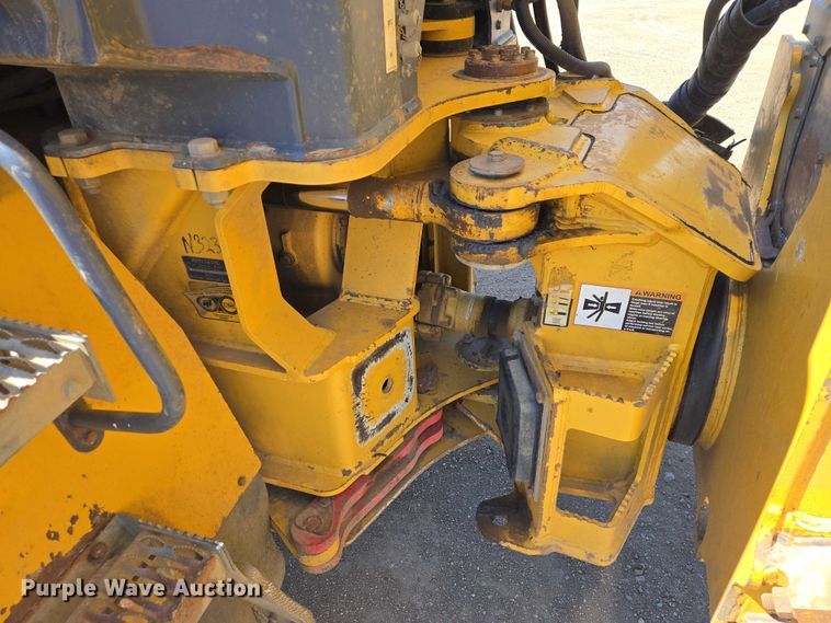 image for item EB1418 2008 John Deere 250D articulated haul truck
