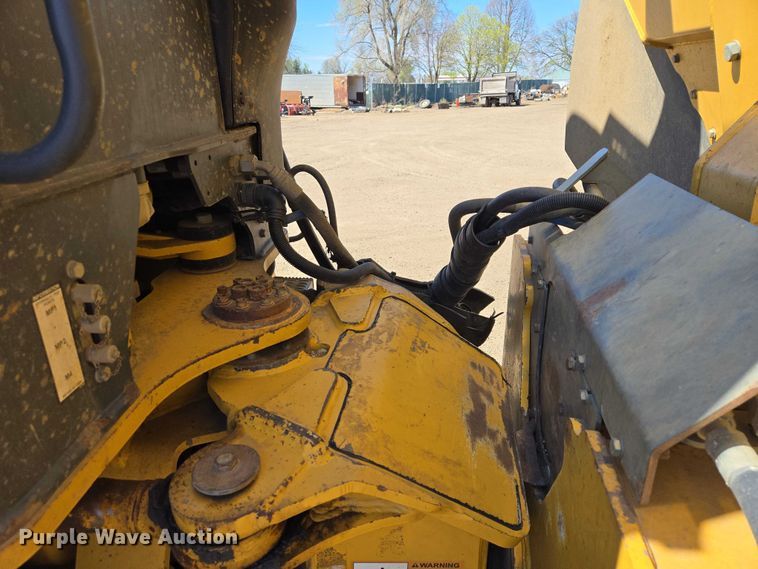 image for item EB1418 2008 John Deere 250D articulated haul truck