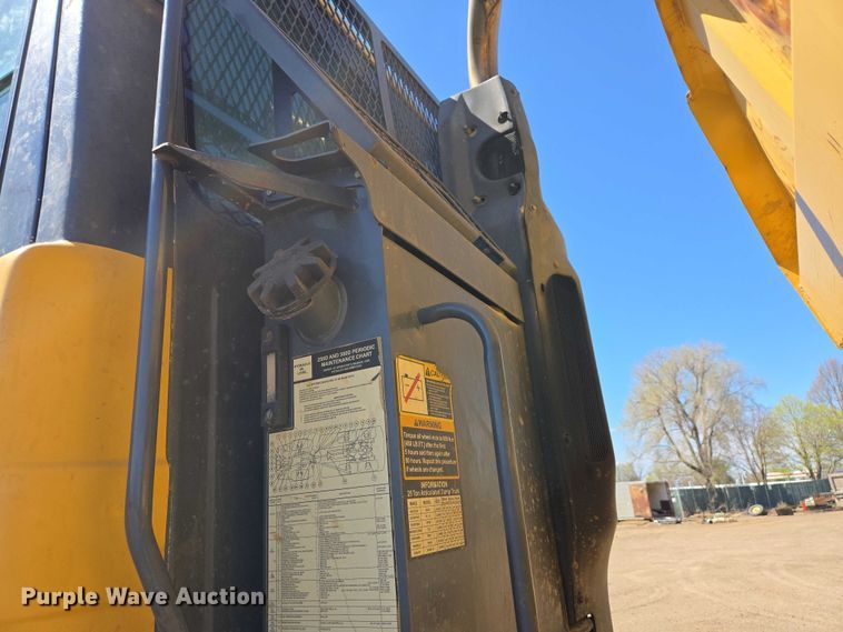 image for item EB1418 2008 John Deere 250D articulated haul truck