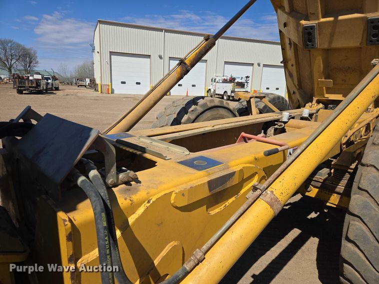 image for item EB1418 2008 John Deere 250D articulated haul truck