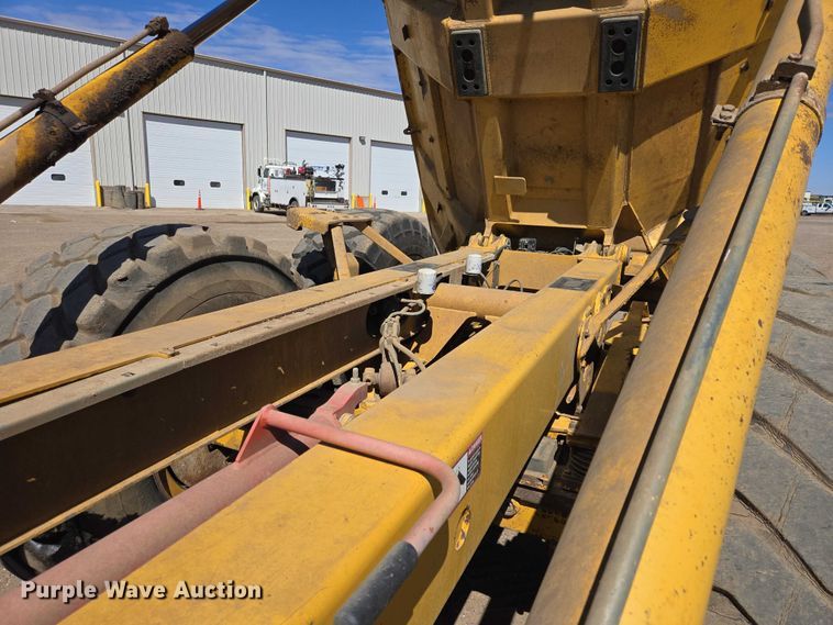 image for item EB1418 2008 John Deere 250D articulated haul truck