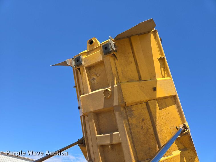 image for item EB1418 2008 John Deere 250D articulated haul truck