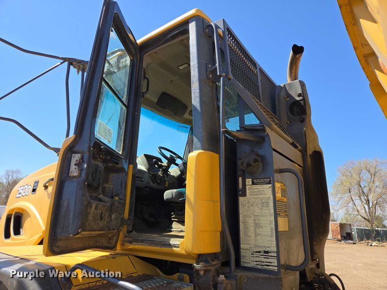 image for item EB1418 2008 John Deere 250D articulated haul truck