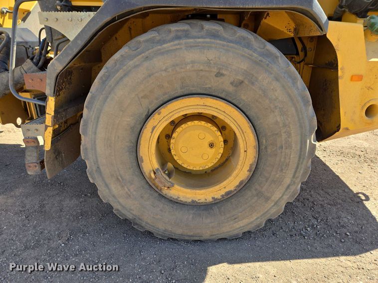 image for item EB1418 2008 John Deere 250D articulated haul truck