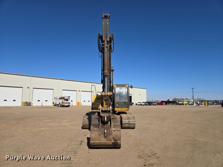 image for item EB1420 2007 John Deere 200D excavator