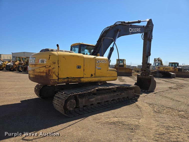 image for item EB1420 2007 John Deere 200D excavator