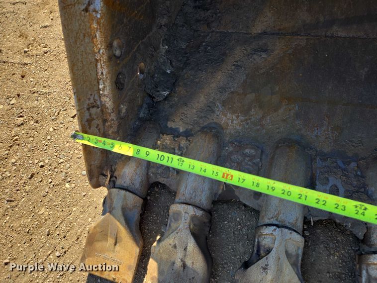image for item EB1420 2007 John Deere 200D excavator