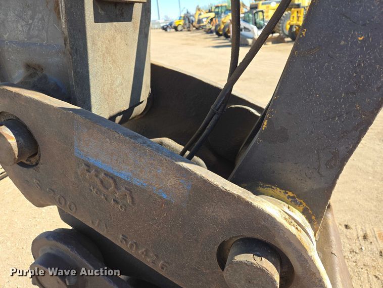 image for item EB1420 2007 John Deere 200D excavator